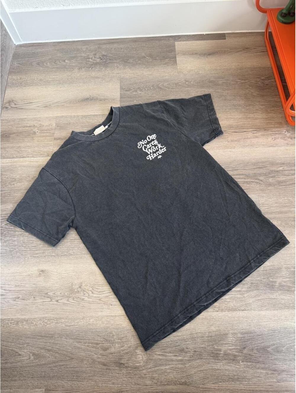 Men's Black and Grey Tshirt
